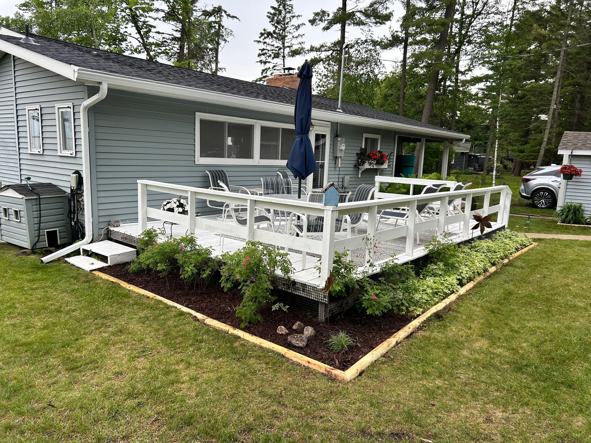 Gallery photos for Mulch, Timber Edging, Pressure Washing and Beach Cleanup for a Lake Property: Image #7