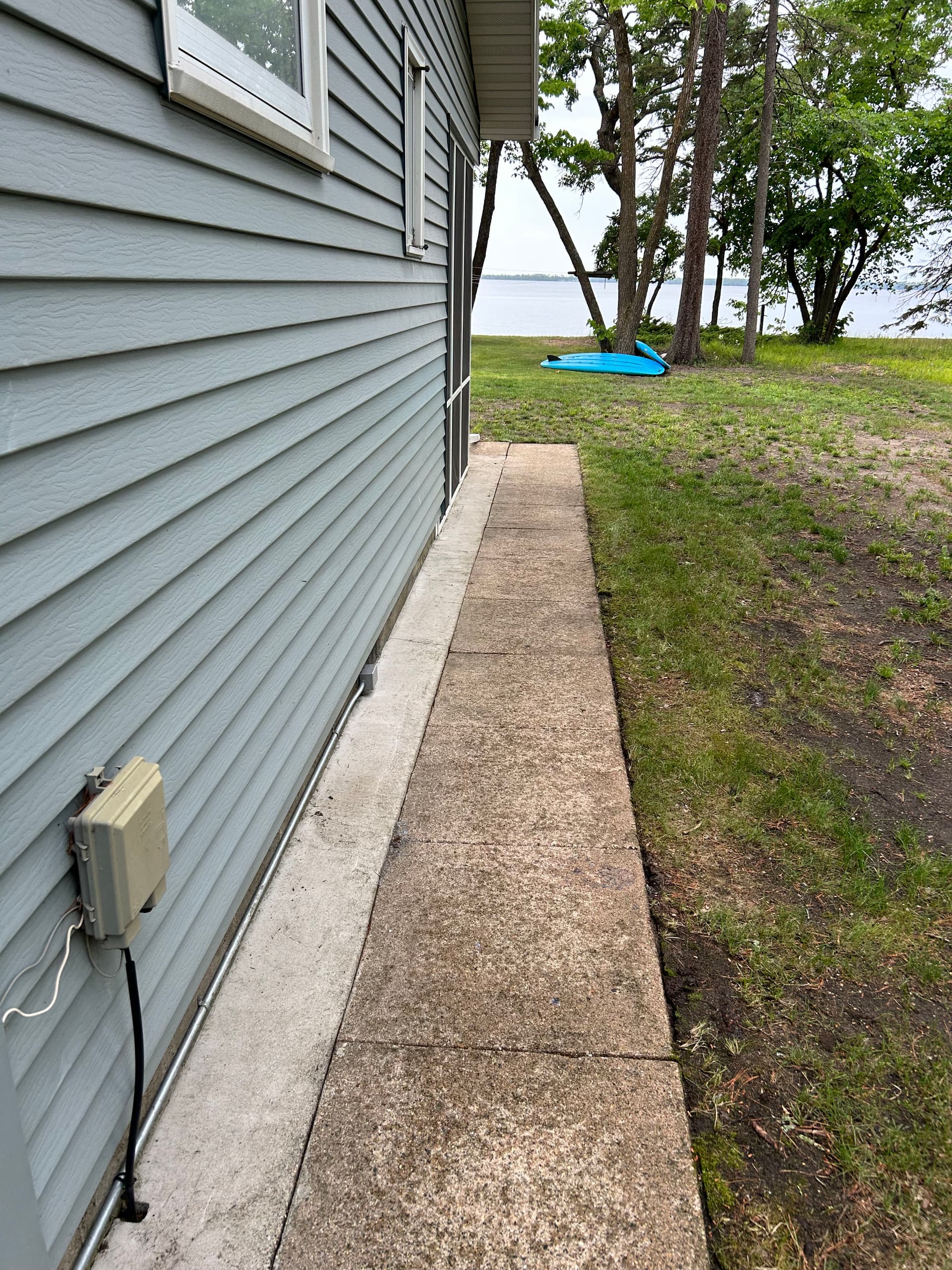 Gallery photos for Mulch, Timber Edging, Pressure Washing and Beach Cleanup for a Lake Property: Image #3