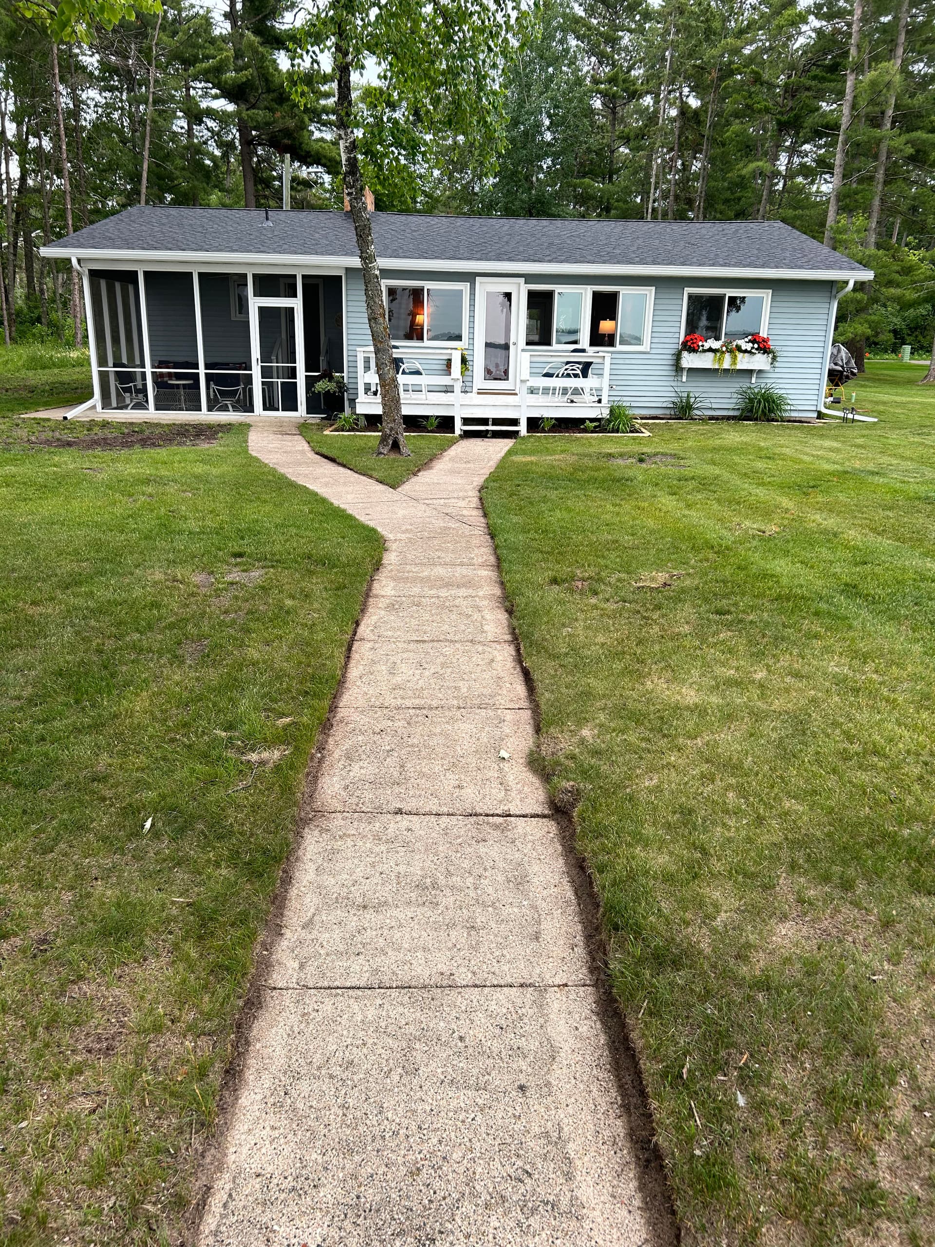 Gallery photos for Mulch, Timber Edging, Pressure Washing and Beach Cleanup for a Lake Property: Image #1