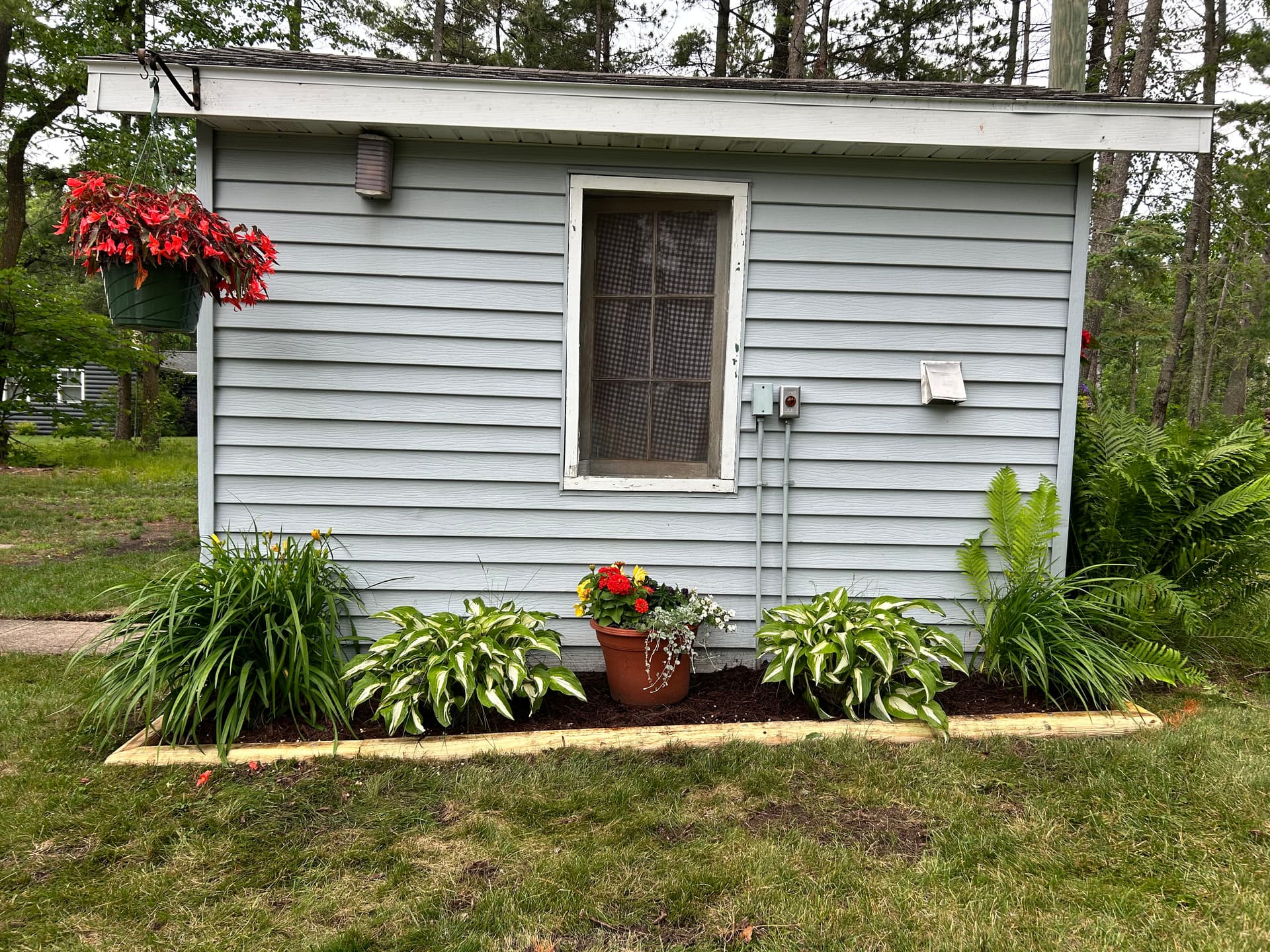 Gallery photos for Mulch, Timber Edging, Pressure Washing and Beach Cleanup for a Lake Property: Image #5